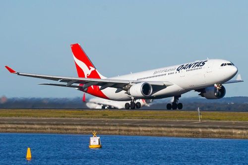Máy bay A330-200 của Qantas Airways hạ cánh an toàn với 1 động cơ