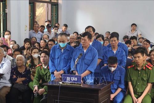 Xét xử 9 bị cáo nguyên là cán bộ, công chức xã lạm quyền khi thi hành công vụ