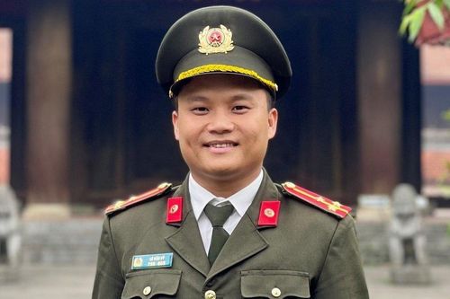 Bí thư đoàn xuất sắc 'ẵm' 26 giải thưởng, 40 bằng và giấy khen
