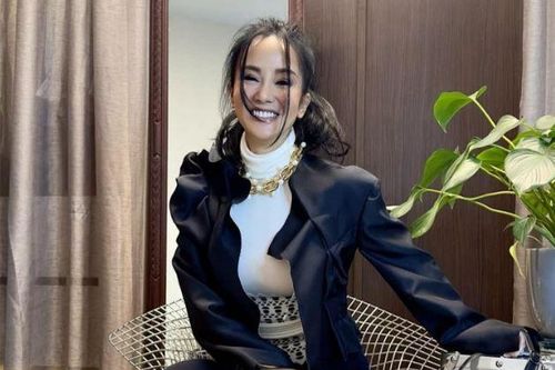 'Chị đẹp' Hồng Nhung tuổi 54 khó từ bỏ đam mê 'kéo chân', ai nhìn vào cũng sợ thót tim