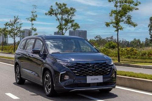 Hyundai Custin giảm giá mạnh tại đại lý