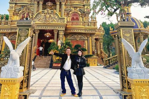 'Đại gia đồng nát' ở Nghệ An sở hữu tòa lâu đài dát vàng 100 tỷ đồng, mở cửa đón khách đến tham quan
