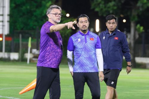 HLV Troussier gây khó hiểu về lựa chọn cầu thủ trước Indonesia