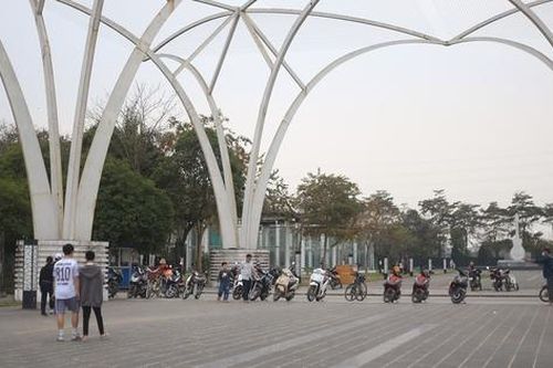 Nghịch lý công viên Hà Nội: Chính quyền đã nỗ lực, người dân cần nâng cao ý thức