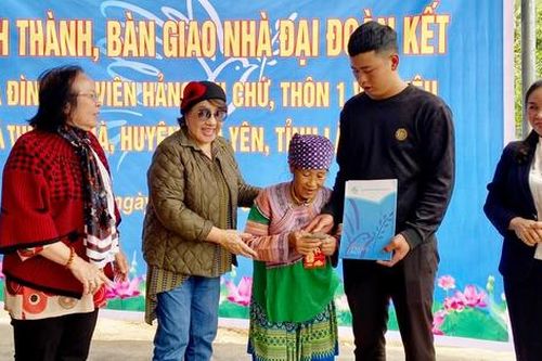 Trao tặng 2 căn nhà 'Đại đoàn kết' cho hội viên phụ nữ nghèo tại Lào Cai