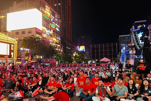 TP. Hồ Chí Minh: Cổ động viên thất vọng sau trận thua bạc nhược của Đội tuyển Việt Nam