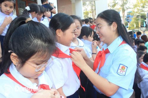 Hội đồng Đội thành phố Biên Hòa kết nạp 600 đội viên mới