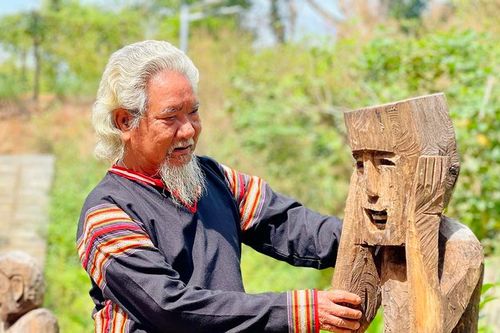 Tượng gỗ dân gian góp phần định vị bản sắc văn hóa Pleiku