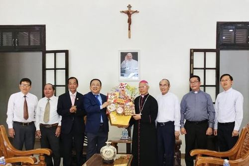Phó Chủ tịch Thường trực UBND tỉnh Lê Hữu Hoàng thăm, chúc mừng các cơ sở tôn giáo nhân dịp lễ Phục sinh