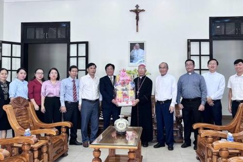 Ông Hồ Văn Mừng - Bí thư Thành ủy Nha Trang: Thăm các cơ sở tôn giáo nhân dịp Lễ Phục sinh năm 2024