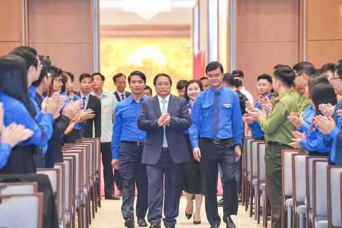 THỦ TƯỚNG PHẠM MINH CHÍNH ĐỐI THOẠI VỚI THANH NIÊN