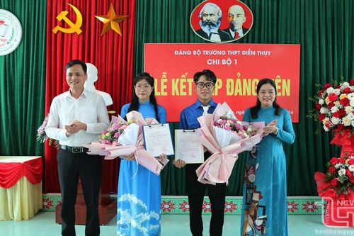 Phú Bình, Phổ Yên: Lần đầu tiên kết nạp đảng viên mới là học sinh