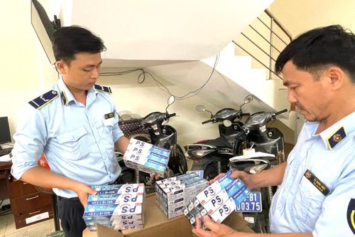 Tạm giữ hàng chục nghìn gói dầu gội đầu giả mạo nhãn hiệu