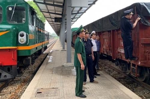 Thúc đẩy giao thương liên vận qua đường sắt trên địa bàn Lào Cai