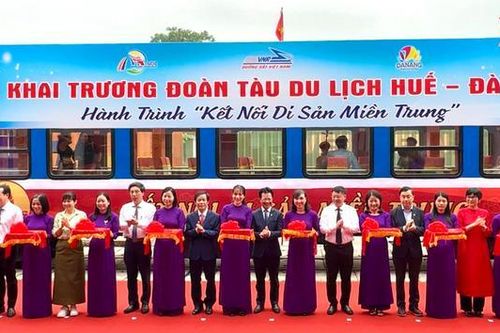 Khai trương đoàn tàu 'Kết nối di sản miền Trung'
