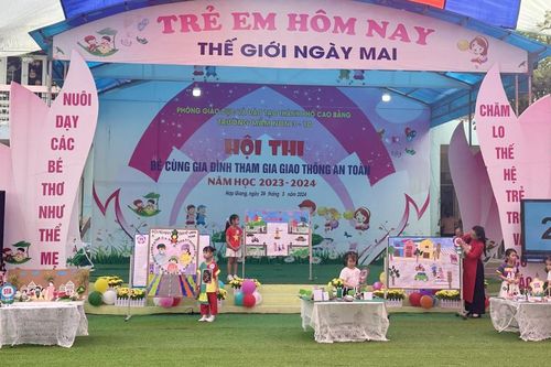 Trường Mầm non 3 - 10 hội thi 'Bé cùng gia đình tham gia giao thông an toàn'