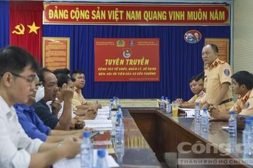 Sẽ không phạt người dân khi nhường đường cho xe cấp cứu, nhất là lúc dừng đèn đỏ