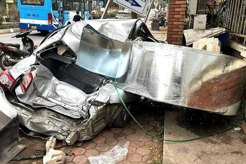 Những cuộn thép trên thùng xe chực lấy mạng người bất cứ lúc nào
