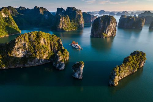 Du lịch Hạ Long - đắm chìm trong vẻ đẹp miền di sản