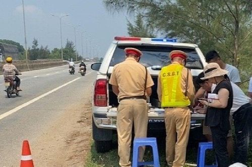 Xử phạt người đàn ông Trung Quốc không có bằng lái xe, chạy ô tô quá tốc độ