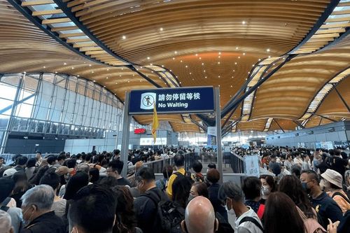 Các ông lớn ngành bán lẻ Hong Kong điêu đứng vì xu hướng 'qua đại lục tiêu tiền'