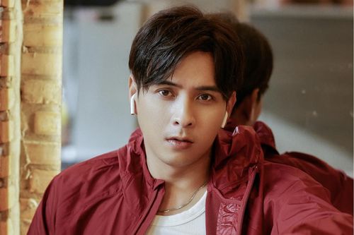 Hồ Quang Hiếu: Tôi dán tờ rơi lên cột điện, ra bến xe giới thiệu album của mình