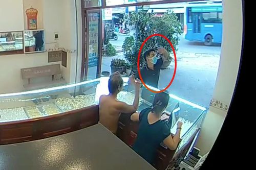 Đồng Nai: Truy bắt nam thanh niên mang tiền giả đi mua vàng rồi cướp