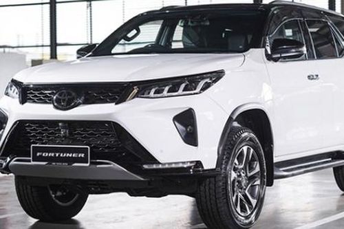 Giá lăn bánh Toyota Fortuner mới nhất rẻ ngỡ ngàng, Santa Fe hay Ford Everest đều 'lép vế'
