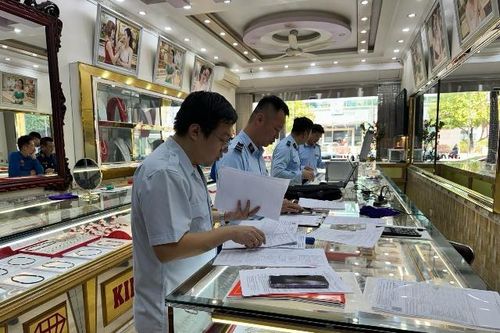 Phát hiện 12 cơ sở kinh doanh vàng vi phạm