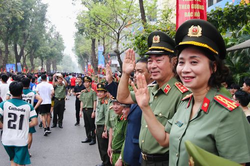 2.500 cán bộ, chiến sỹ Công an nhân dân hưởng ứng Ngày chạy Olympic