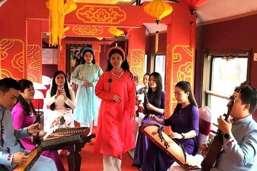 Khai trương đoàn tàu 'Kết nối di sản miền Trung'