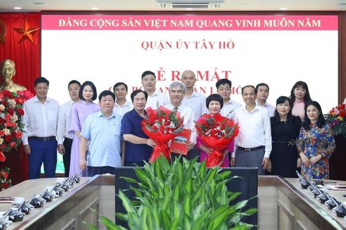 Quận ủy Tây Hồ ra mắt Chi bộ Ban Quản lý Hồ Tây