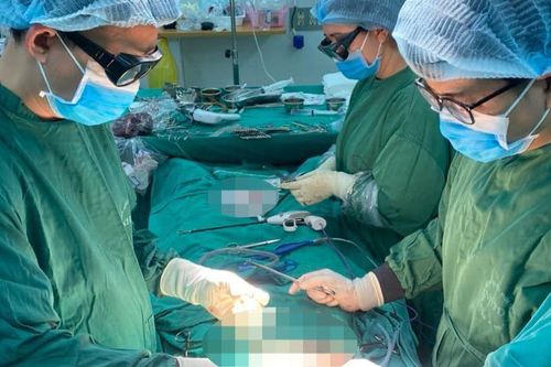 Loại bỏ u gan 10cm cho bệnh nhân nhiễm HIV