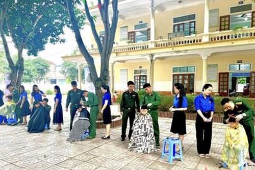 Rộn ràng tháng Ba ở Quân khu 4