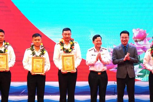 Tuyên dương gương mặt trẻ tiêu biểu trong lực lượng hải quân