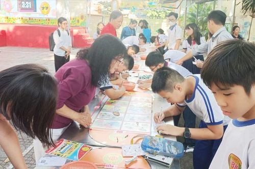 Trường học gặp khó khi vận động nguồn thu