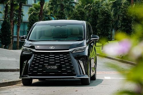 Cận cảnh Lexus LM 2024 'chuyên cơ mặt đất' 7,29 tỷ tại Việt Nam