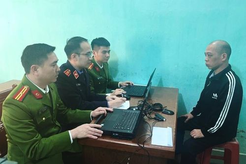 Bắt tạm giam đối tượng chửi bới, đấm vào mặt công an phường