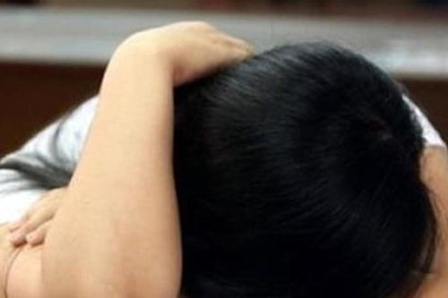 Tự rạch tay do rối loạn nhân cách ranh giới