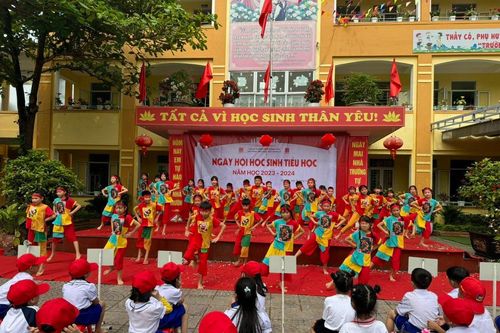 Rộn ràng Ngày hội học sinh tiểu học ở Đồng Hới