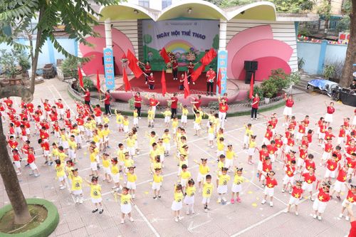 Trẻ mầm non sôi động tham gia Ngày hội thể thao