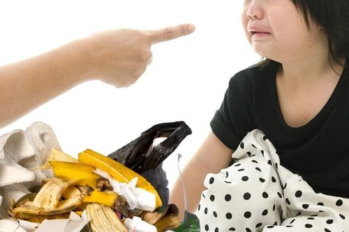 Phẫn nộ hai bảo mẫu ở Đài Loan tra tấn bé trai 1 tuổi đến chết