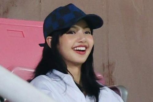 Lisa (BlackPink) chứng kiến Hàn Quốc vùi dập Thái Lan