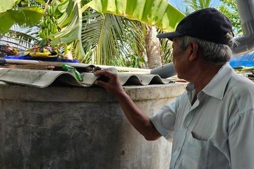 Hạn mặn khốc liệt, người dân xuyên đêm chờ mua nước sạch giá cao gấp 15 lần