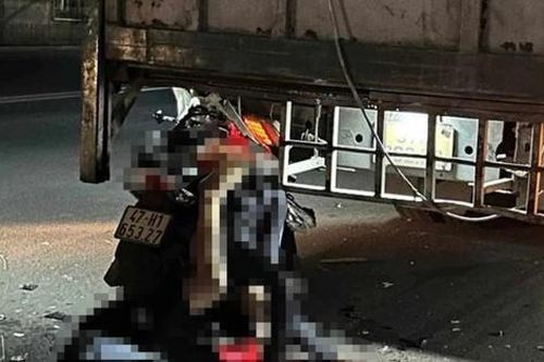 Đắk Lắk: Tông vào xe tải dừng bên đường, hai thanh niên tử vong