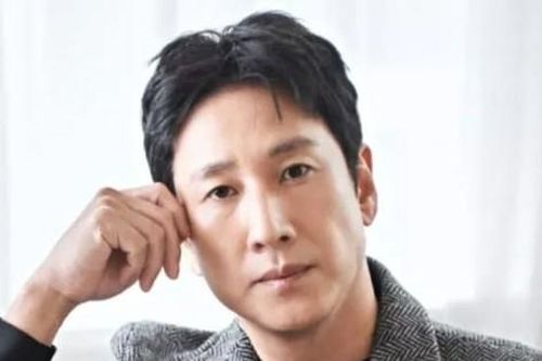 Cha của Lee Sun Kyun qua đời, sau 3 tháng con trai mất
