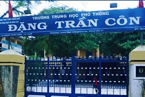 Phê bình hiệu trưởng yêu cầu học sinh đi lao động nếu không tham gia dã ngoại có đóng phí