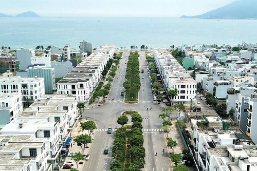 Nhà phố thương mại ở vị trí đắc địa bị bỏ hoang khắp Đà Nẵng