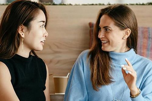 Cú lật mặt của chị đồng nghiệp thân thiết khiến tôi xây xẩm mặt mày