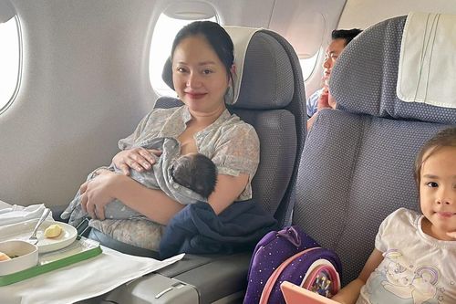 Lan Phương cho con 17 ngày tuổi đi máy bay để gặp chồng Tây
